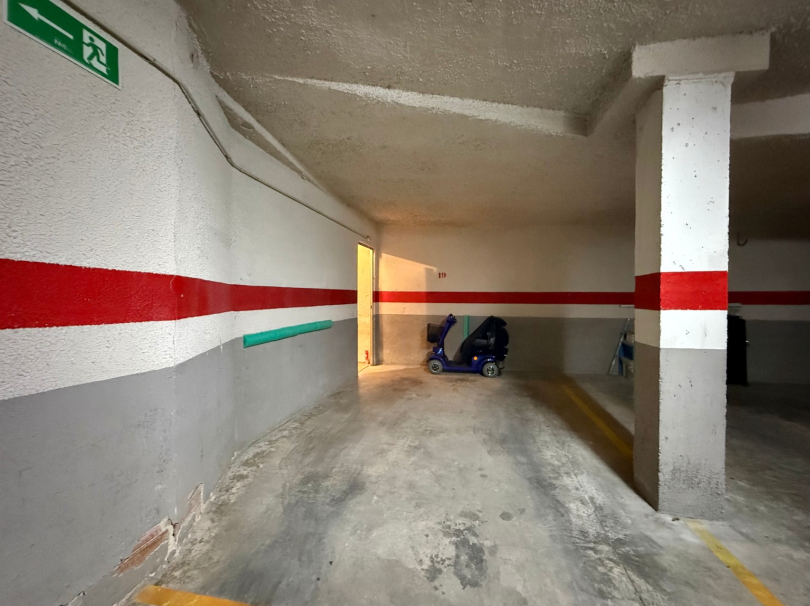 Bright 2-bedroom apartment with parking and storage, Jávea 