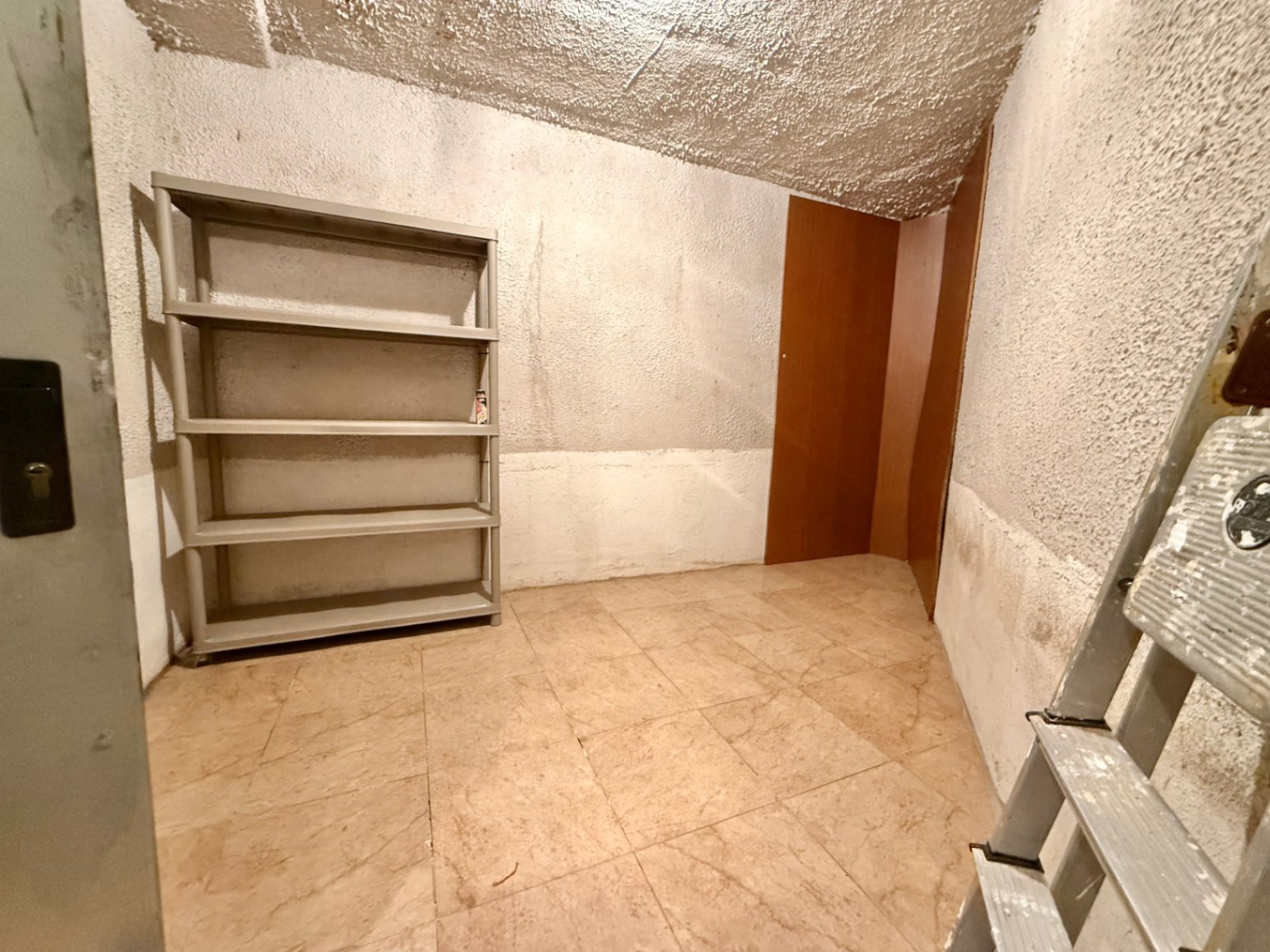 Bright 2-bedroom apartment with parking and storage, Jávea 