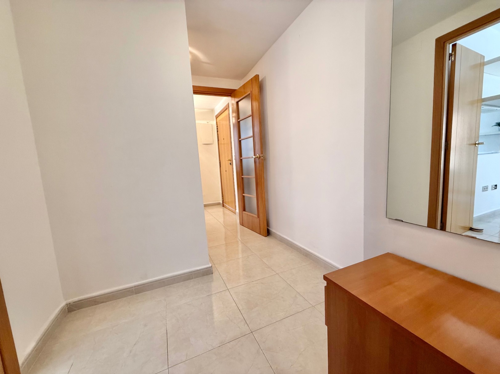 Bright 2-bedroom apartment with parking and storage, Jávea 