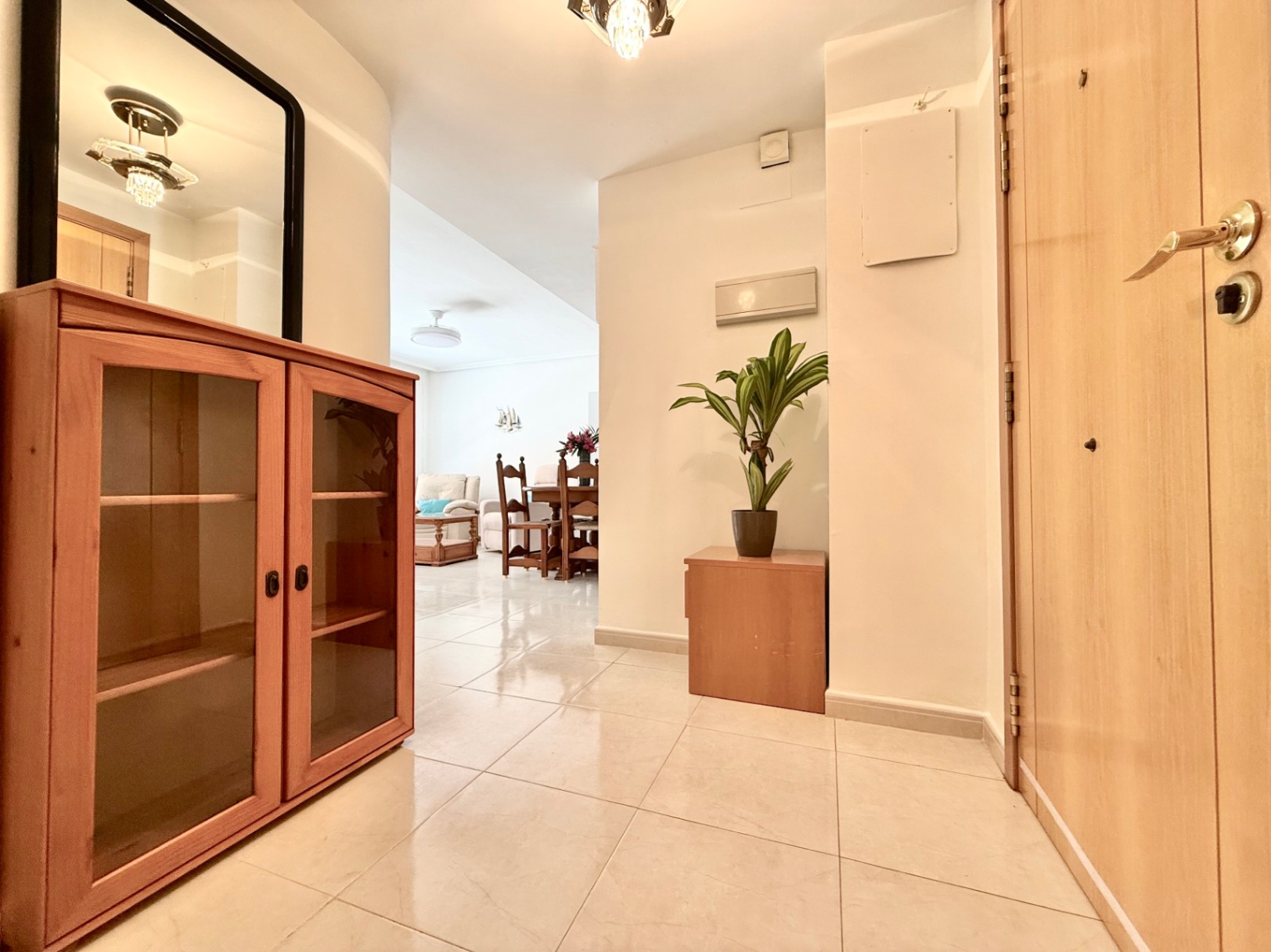 Bright 2-bedroom apartment with parking and storage, Jávea 
