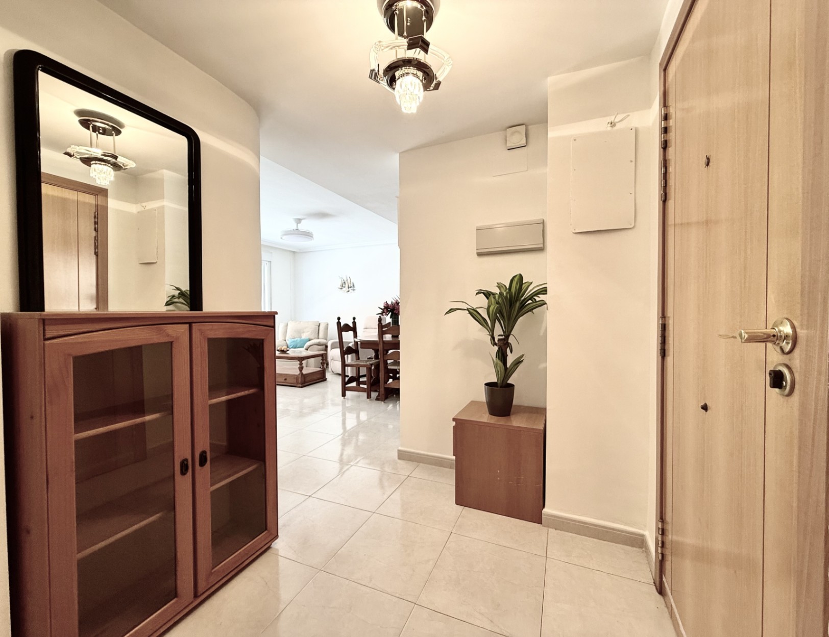 Bright 2-bedroom apartment with parking and storage, Jávea 