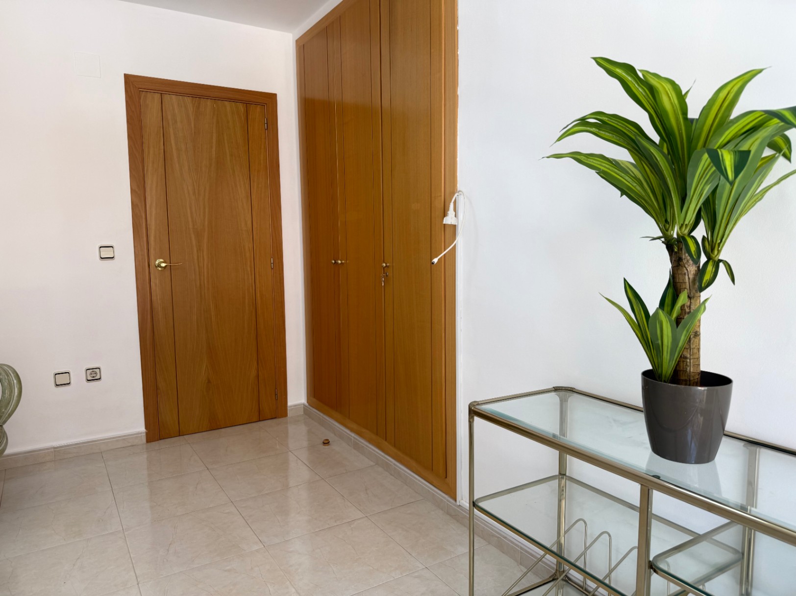 Bright 2-bedroom apartment with parking and storage, Jávea 