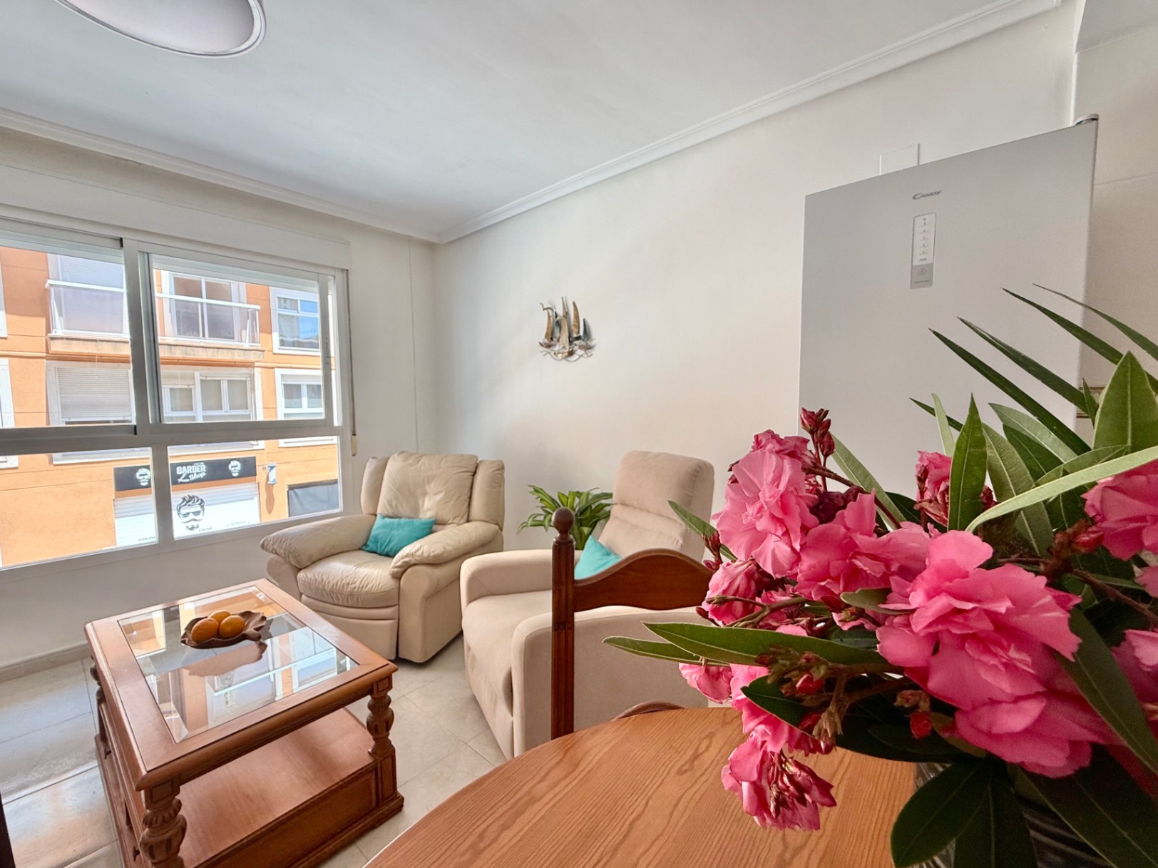 Bright 2-bedroom apartment with parking and storage, Jávea 