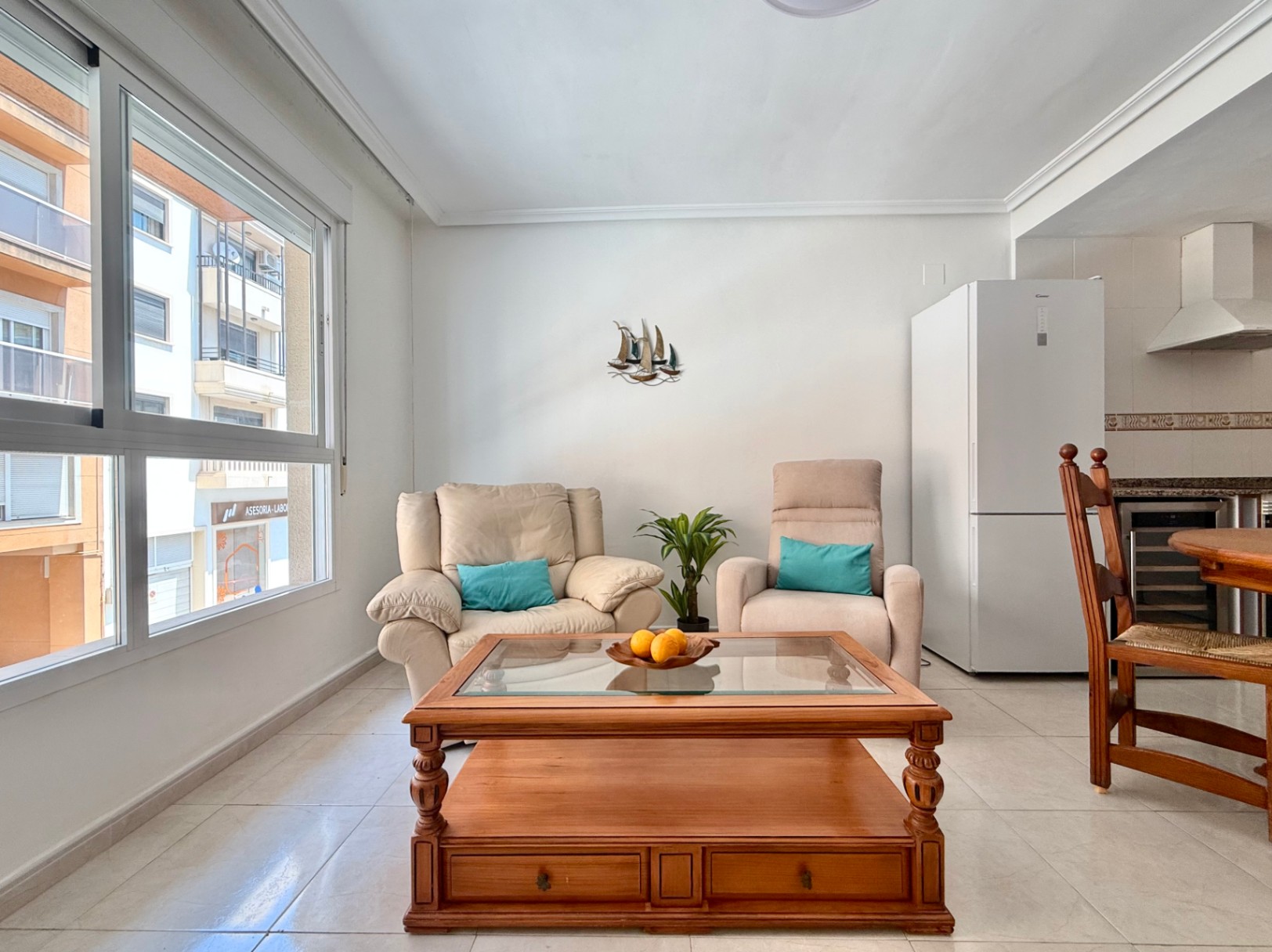 Bright 2-bedroom apartment with parking and storage, Jávea 