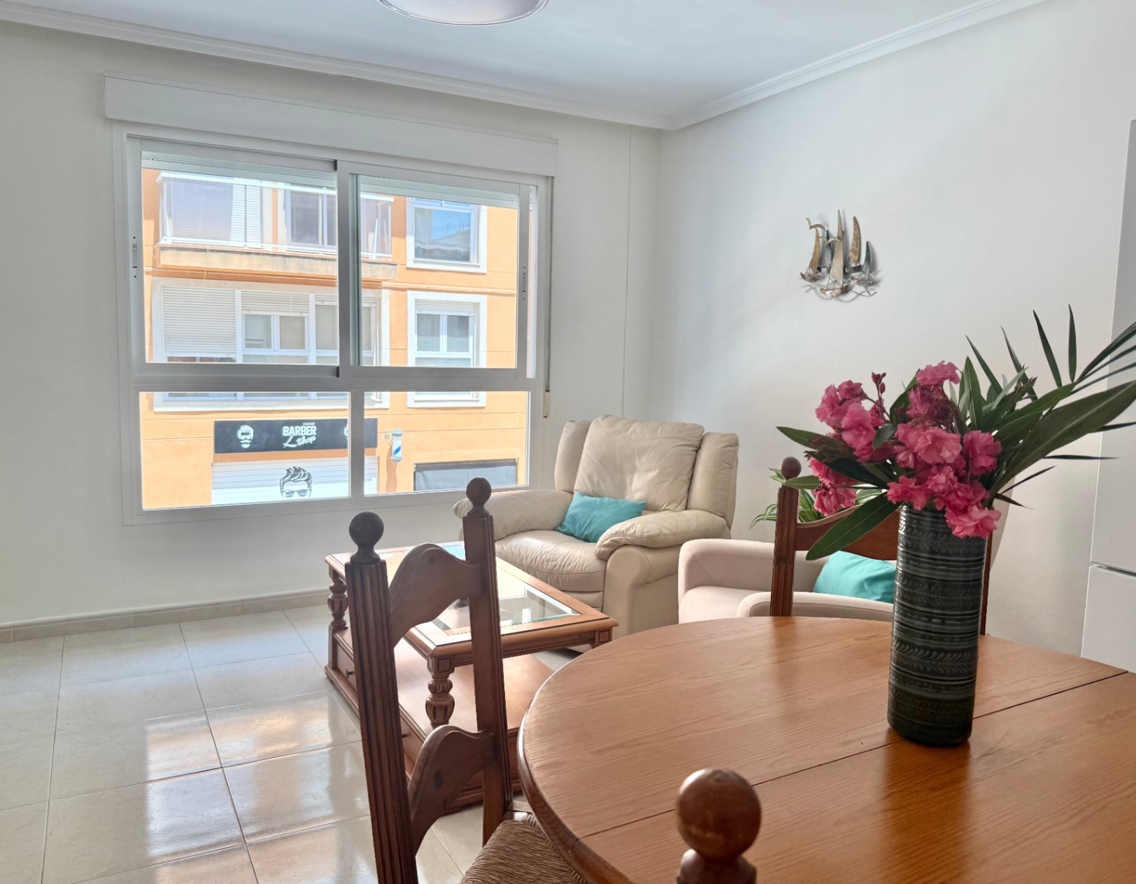 Bright 2-bedroom apartment with parking and storage, Jávea 