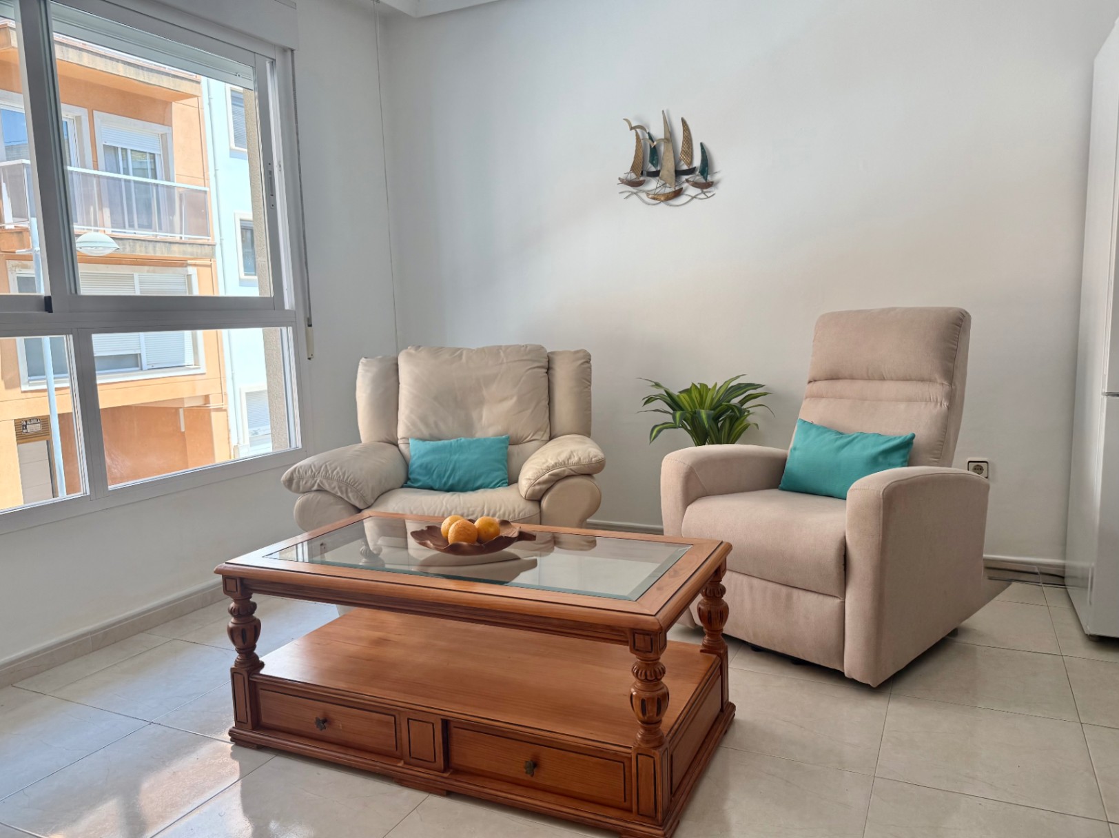 Bright 2-bedroom apartment with parking and storage, Jávea 