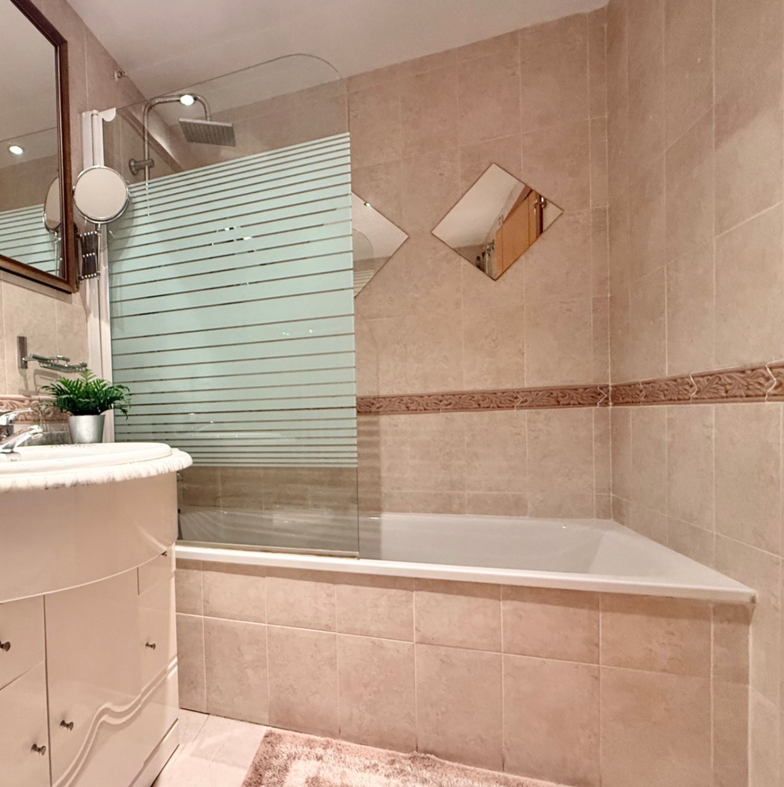 Bright 2-bedroom apartment with parking and storage, Jávea 