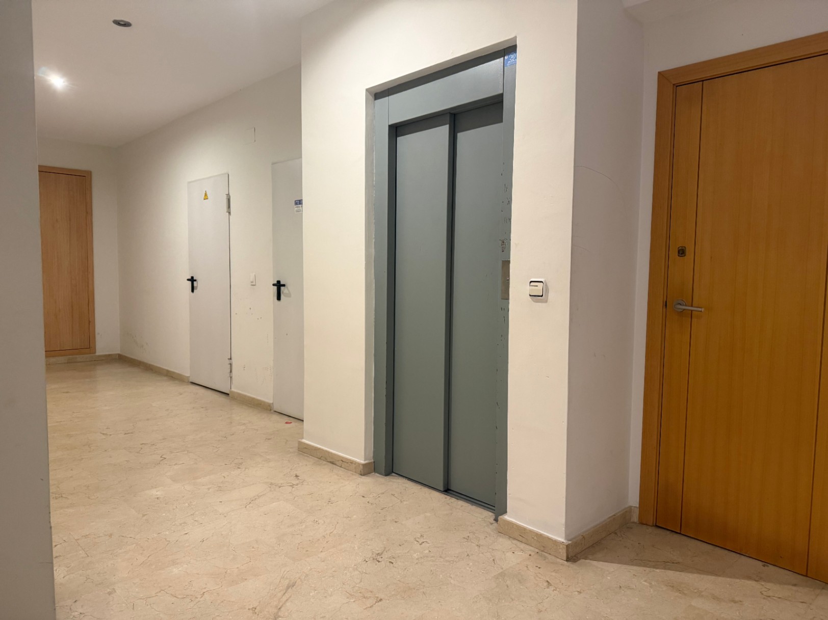 Bright 2-bedroom apartment with parking and storage, Jávea 