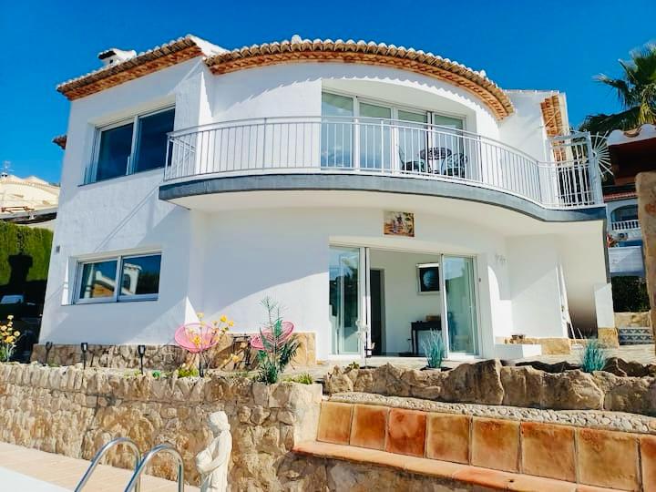 Mediterrane villa met privézwembad en vrij uitzicht in Javea