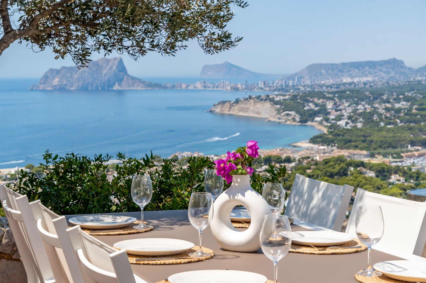 Villa con vistas panorámicas únicas al mar, la montaña y atardeceres sobre El Portet