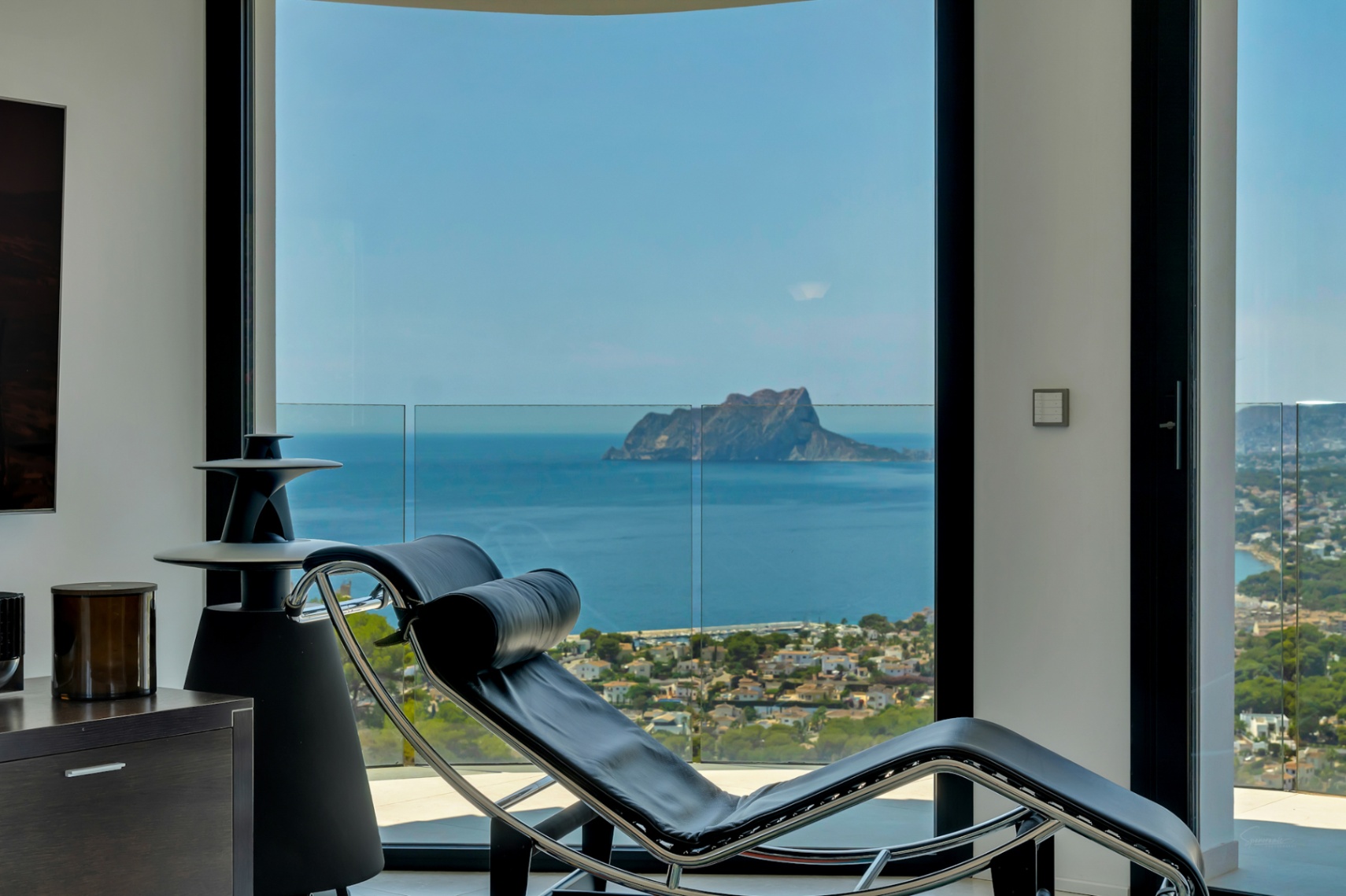 Villa con vistas panorámicas únicas al mar, la montaña y atardeceres sobre El Portet