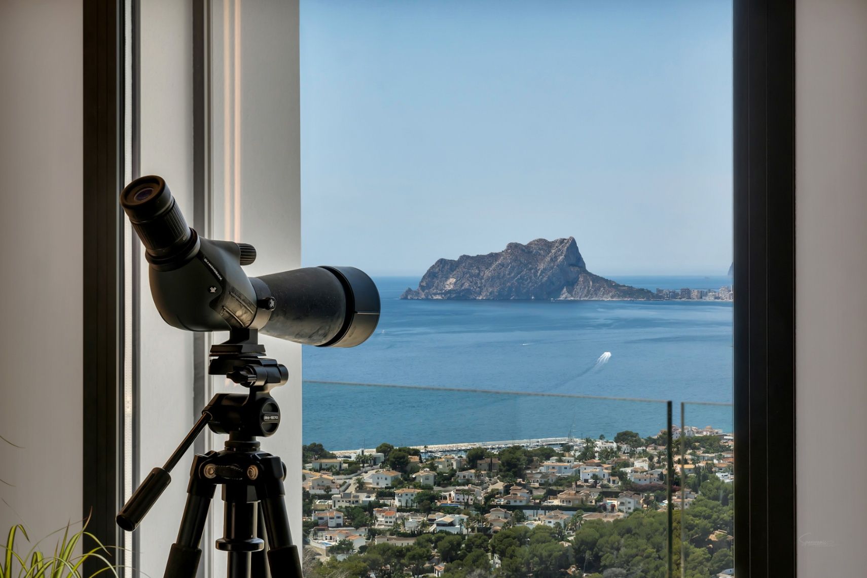 Villa con vistas panorámicas únicas al mar, la montaña y atardeceres sobre El Portet