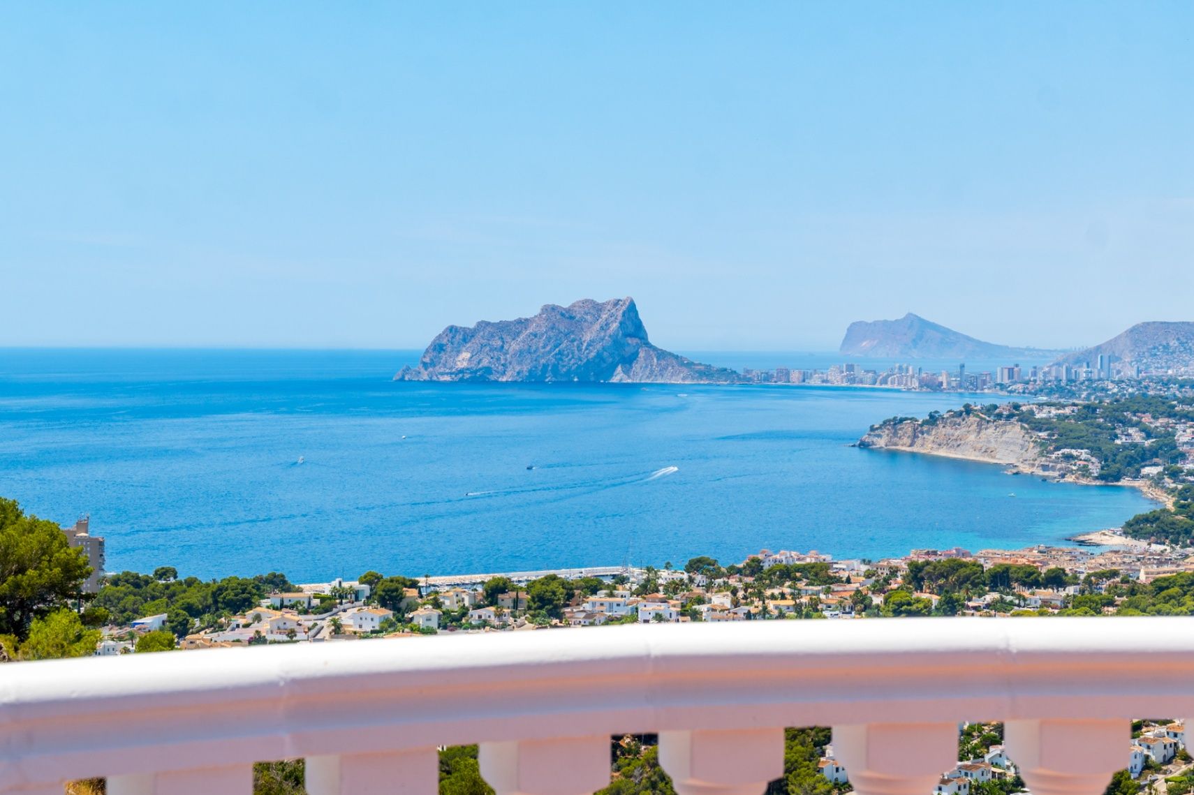 Villa con vistas panorámicas únicas al mar, la montaña y atardeceres sobre El Portet