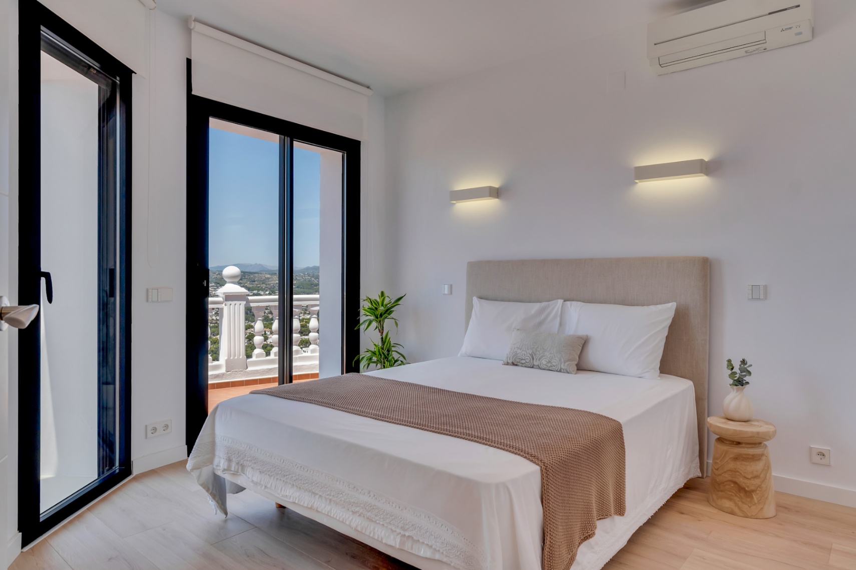 Villa con vistas panorámicas únicas al mar, la montaña y atardeceres sobre El Portet