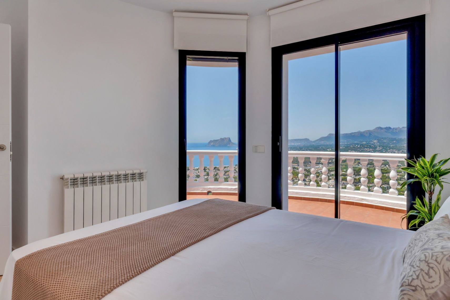 Villa con vistas panorámicas únicas al mar, la montaña y atardeceres sobre El Portet