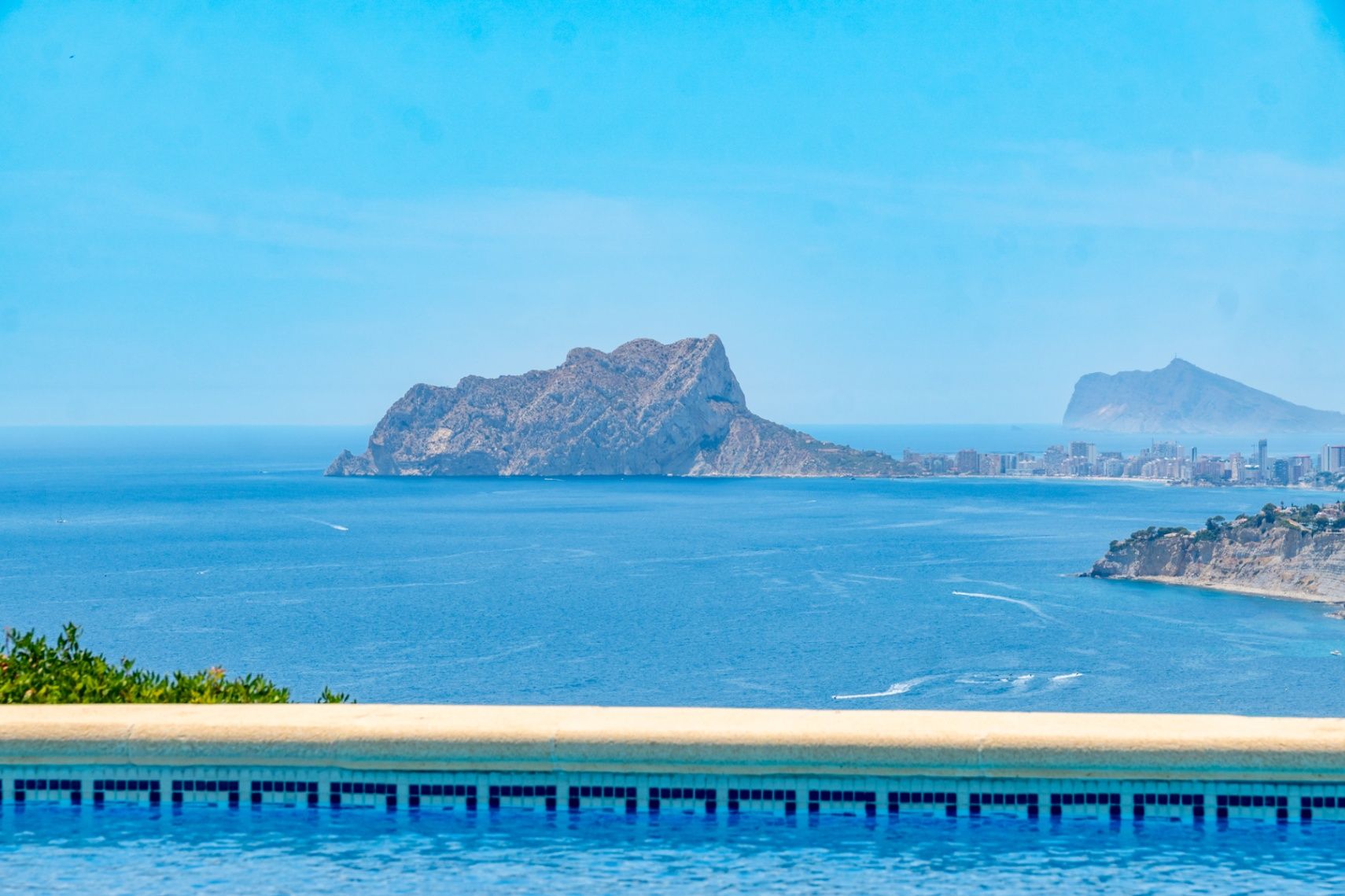 Villa con vistas panorámicas únicas al mar, la montaña y atardeceres sobre El Portet