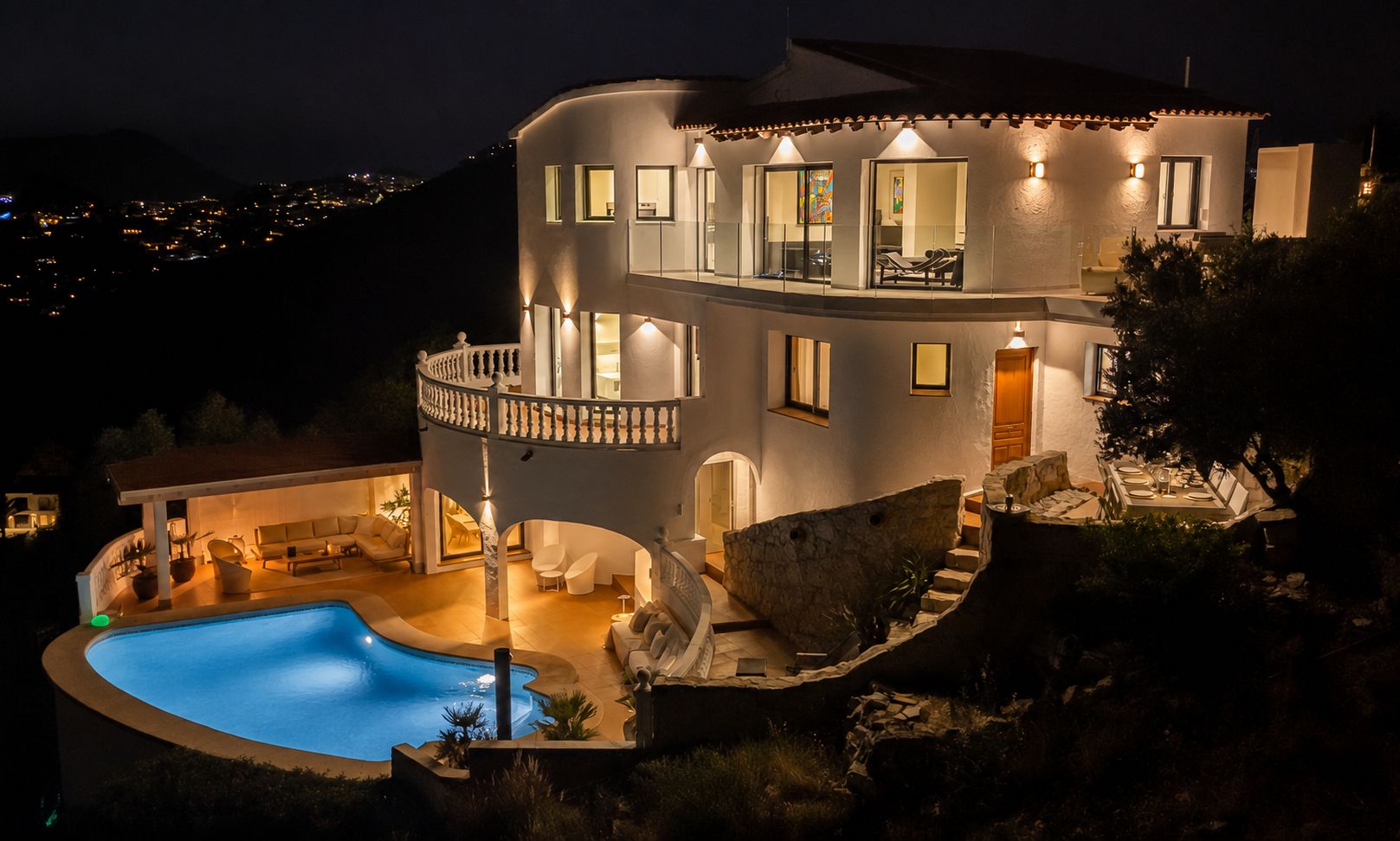 Villa con vistas panorámicas únicas al mar, la montaña y atardeceres sobre El Portet