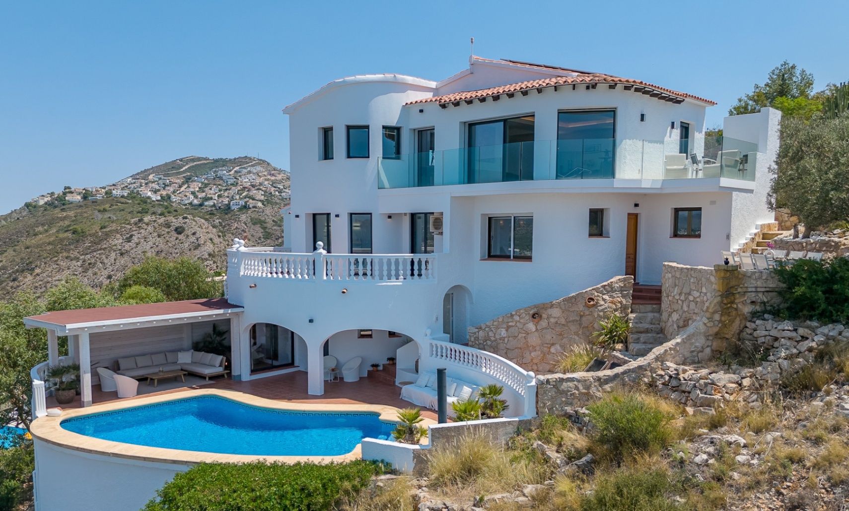 Villa con vistas panorámicas únicas al mar, la montaña y atardeceres sobre El Portet