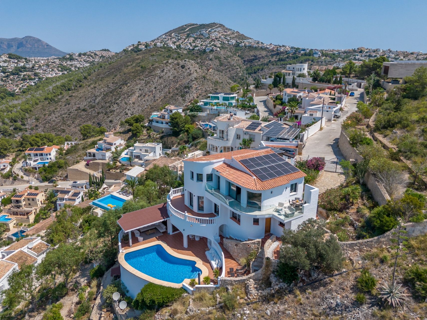 Villa con vistas panorámicas únicas al mar, la montaña y atardeceres sobre El Portet