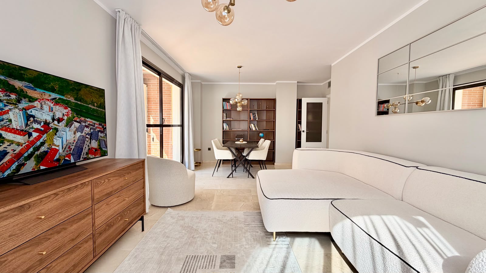 Apartment with a spacious terrace, garage, and storage room near the Port of Javea.