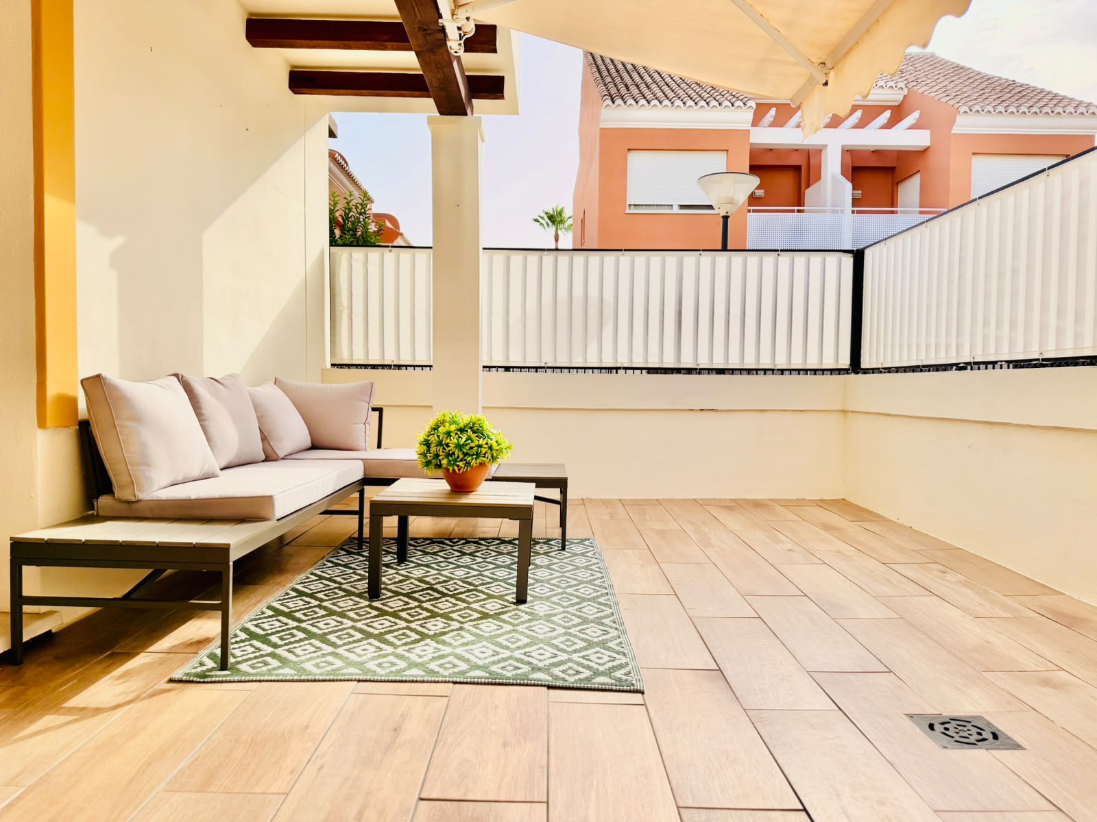 Apartment with a spacious terrace, garage, and storage room near the Port of Javea.