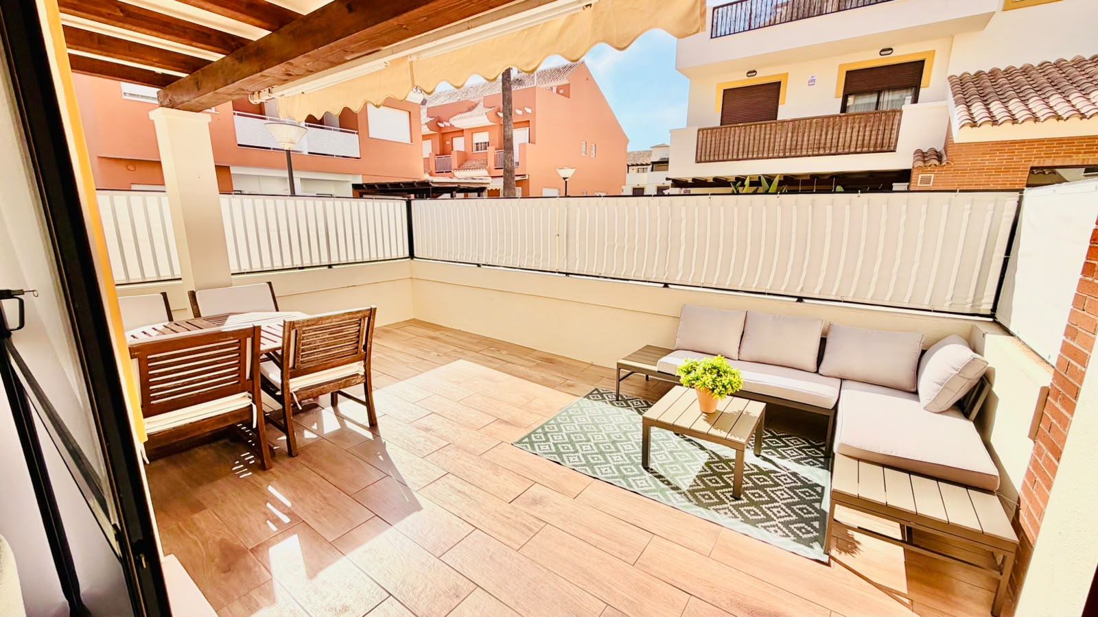 Apartment with a spacious terrace, garage, and storage room near the Port of Javea.