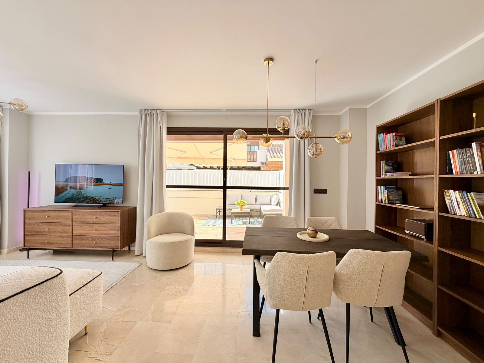Apartment with a spacious terrace, garage, and storage room near the Port of Javea.