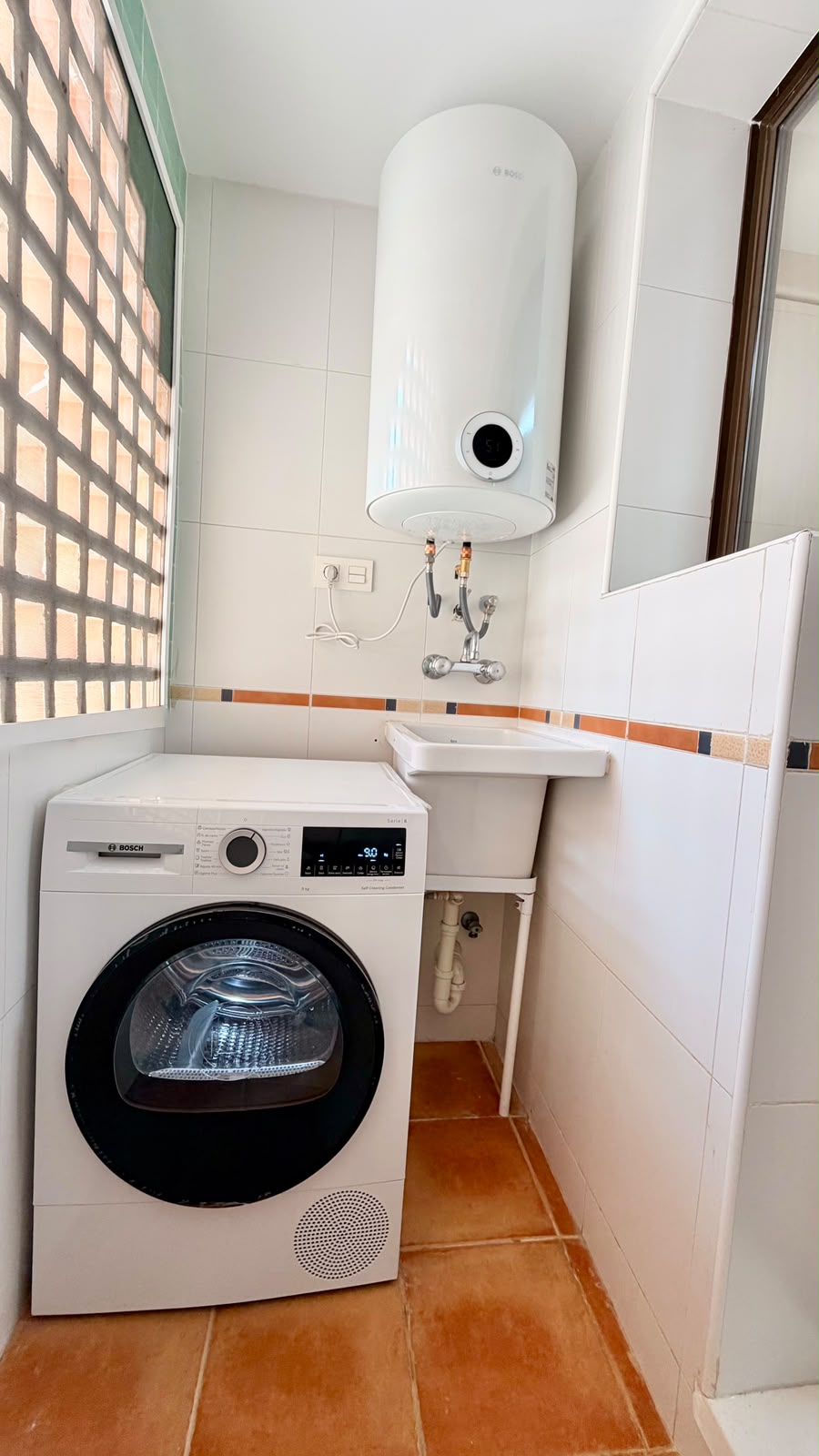 Apartment with a spacious terrace, garage, and storage room near the Port of Javea.