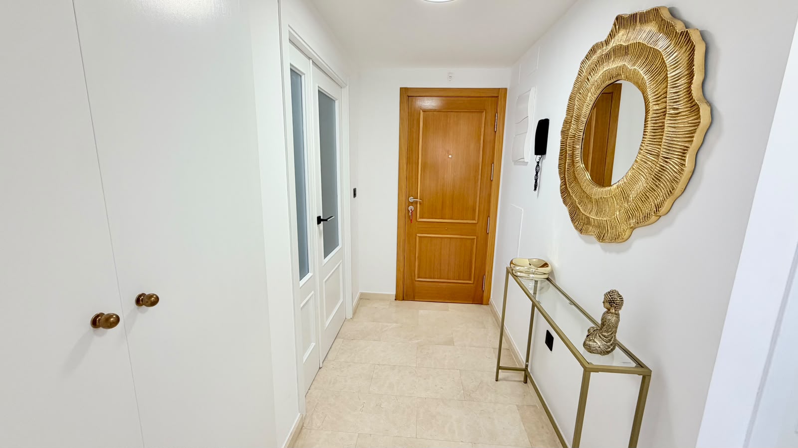 Apartment with a spacious terrace, garage, and storage room near the Port of Javea.