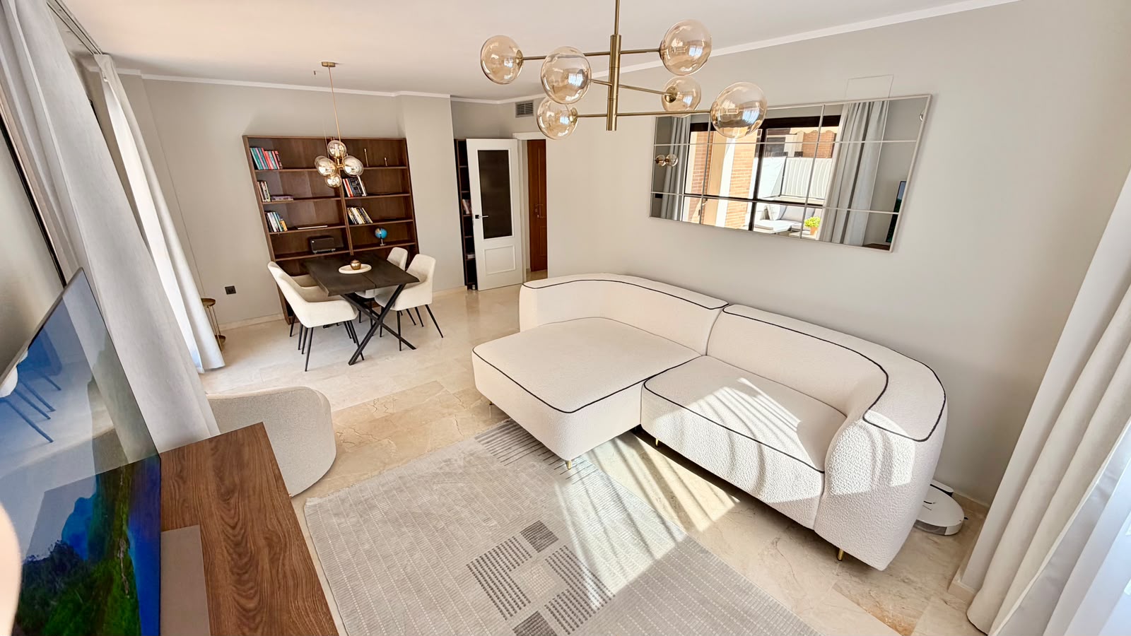 Apartment with a spacious terrace, garage, and storage room near the Port of Javea.
