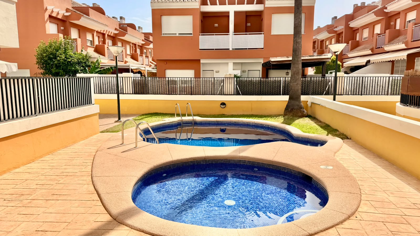 Apartment with a spacious terrace, garage, and storage room near the Port of Javea.