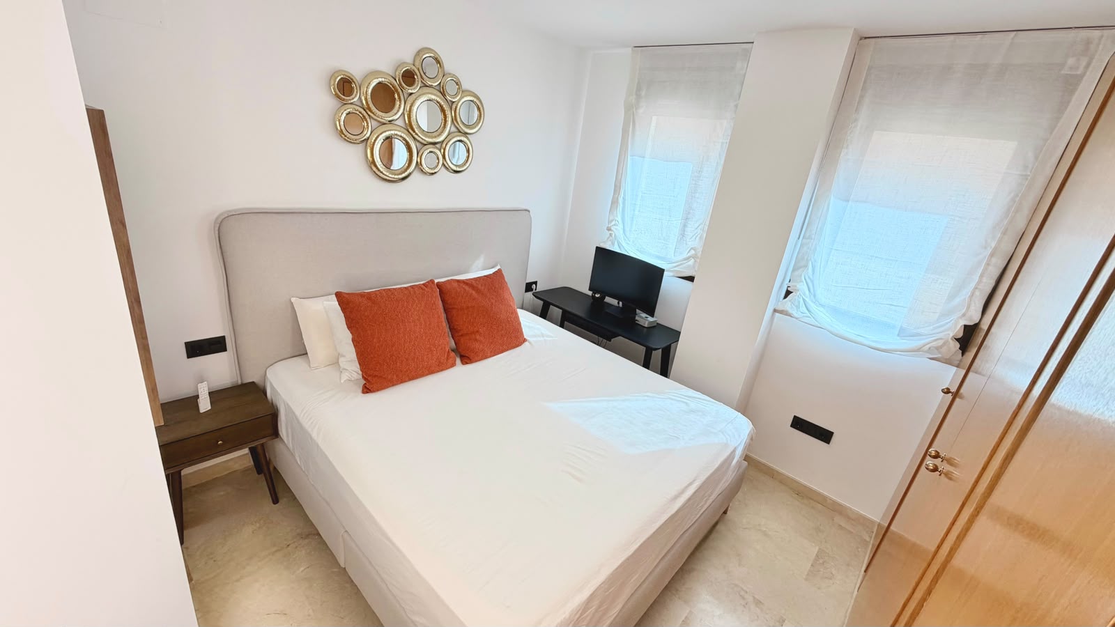 Apartment with a spacious terrace, garage, and storage room near the Port of Javea.