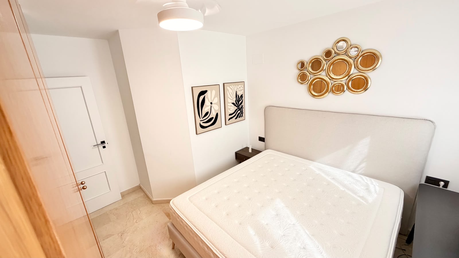 Apartment with a spacious terrace, garage, and storage room near the Port of Javea.