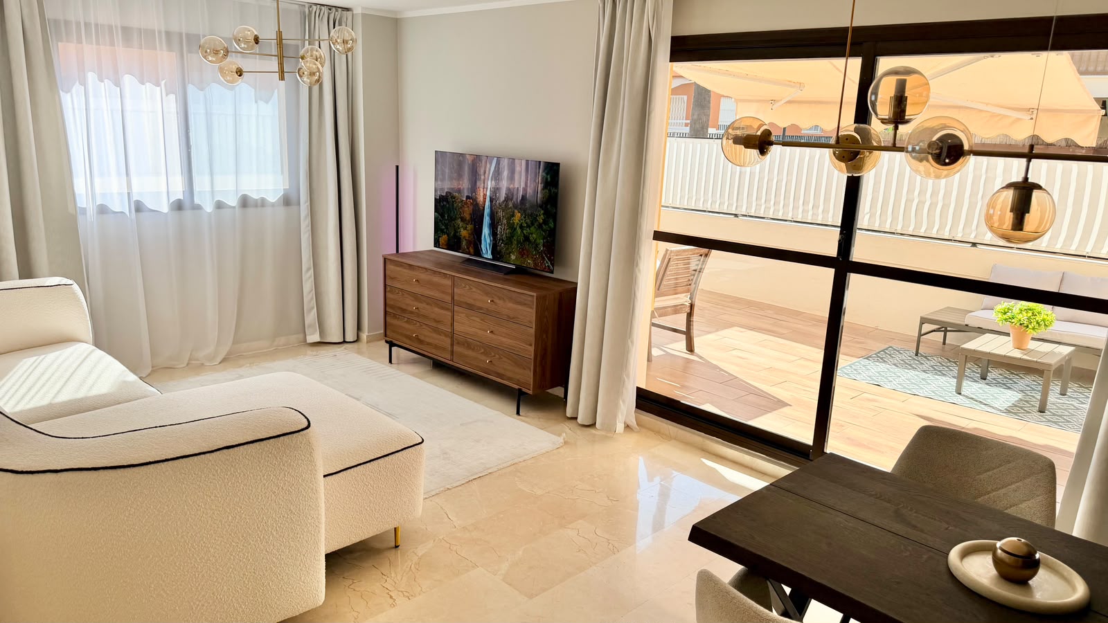 Apartment with a spacious terrace, garage, and storage room near the Port of Javea.