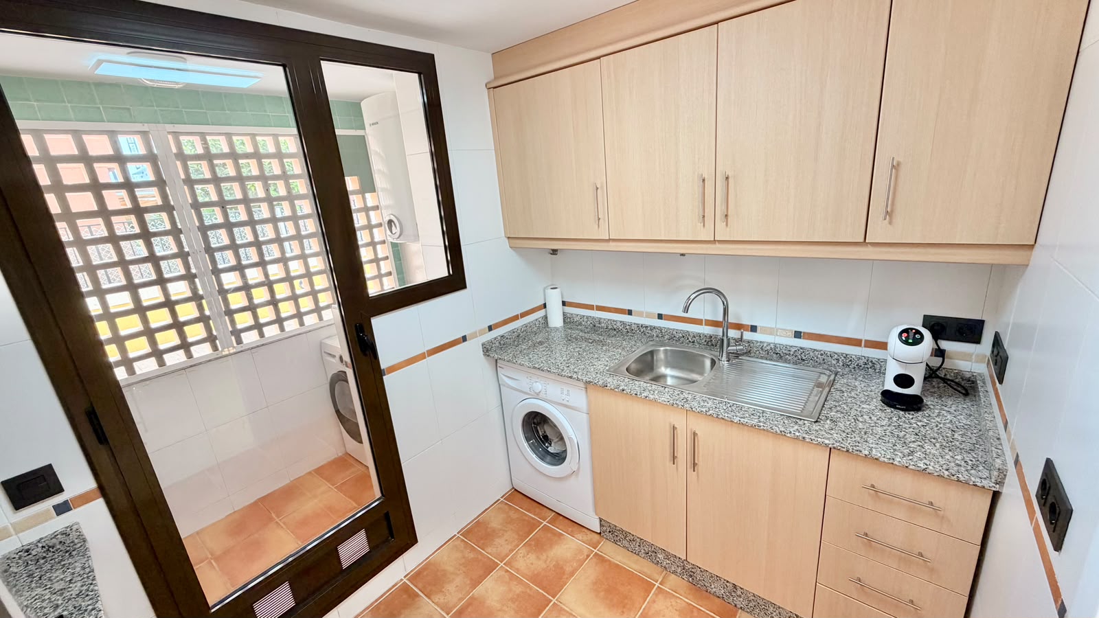 Apartment with a spacious terrace, garage, and storage room near the Port of Javea.