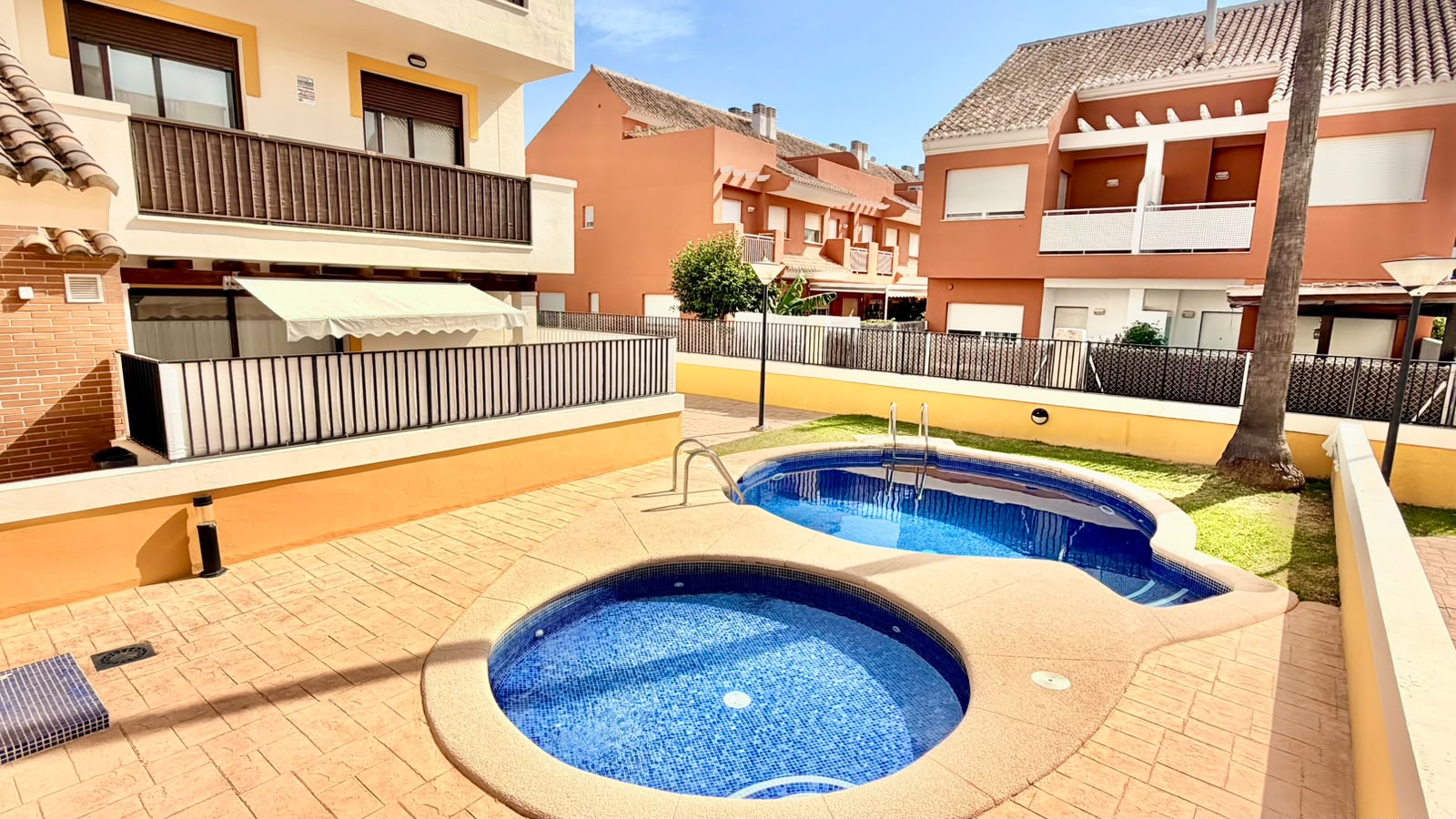 Apartment with a spacious terrace, garage, and storage room near the Port of Javea.