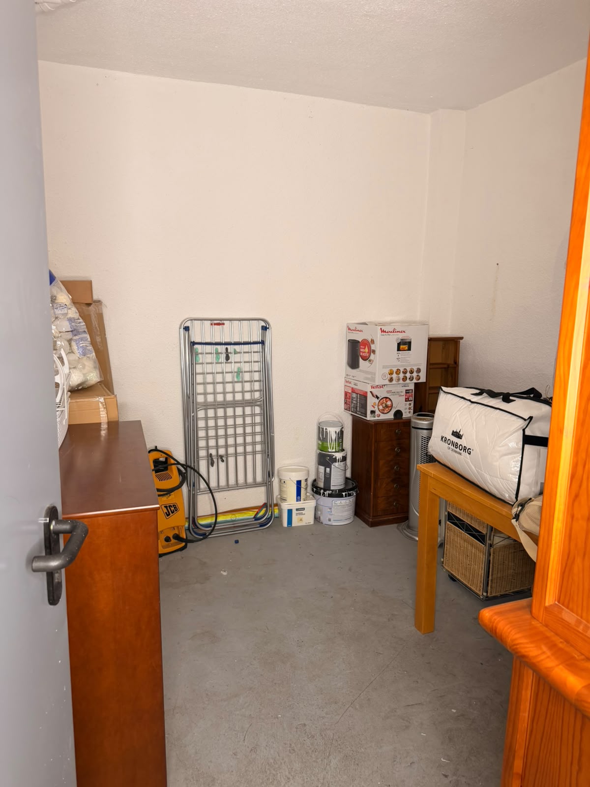 Apartment with a spacious terrace, garage, and storage room near the Port of Javea.