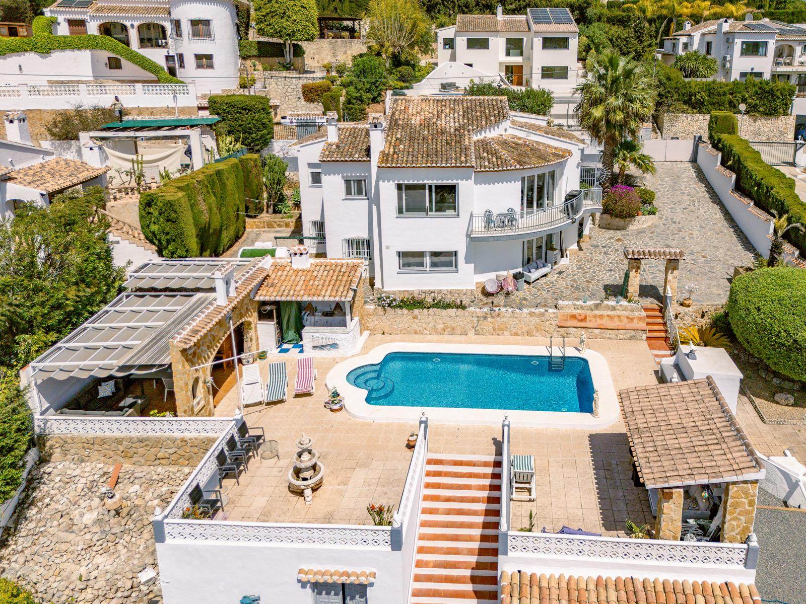 Renovated villa with panoramic views and additional buildable plot for sale in El Rafalet, Jávea.