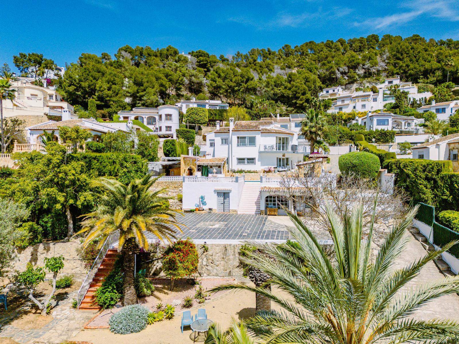 Renovated villa with panoramic views and additional buildable plot for sale in El Rafalet, Jávea.