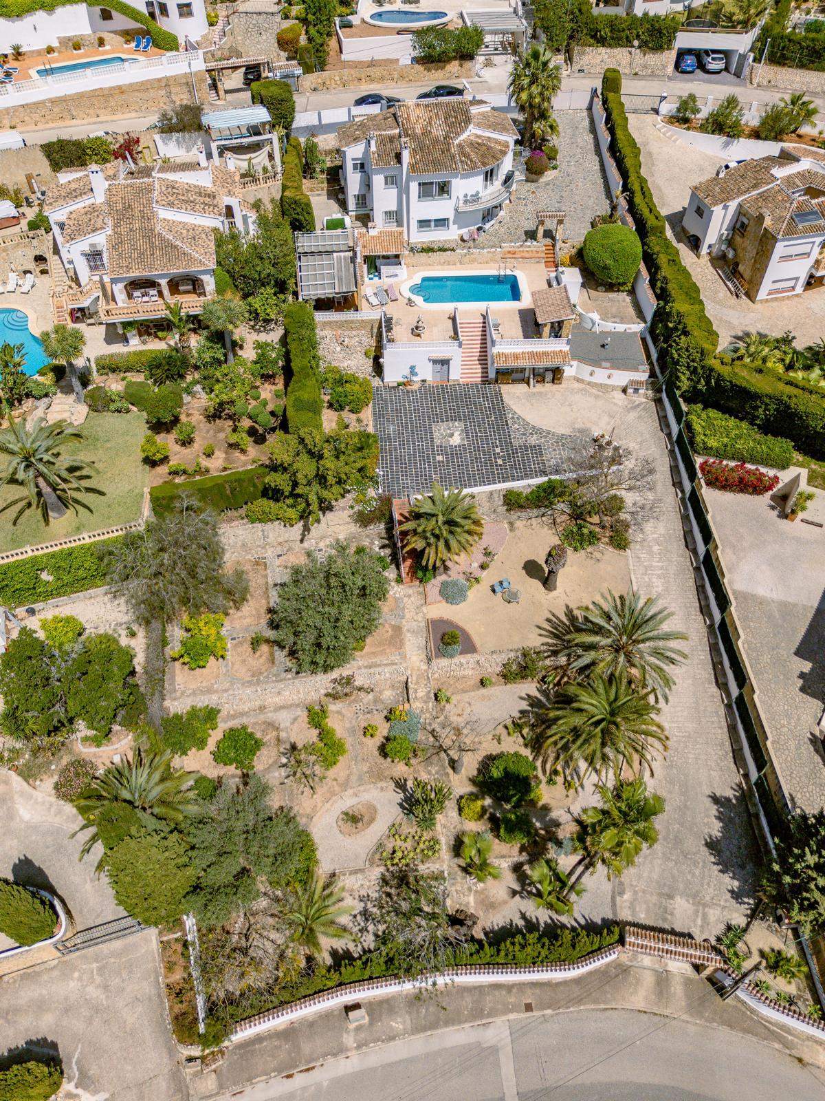 Renovated villa with panoramic views and additional buildable plot for sale in El Rafalet, Jávea.