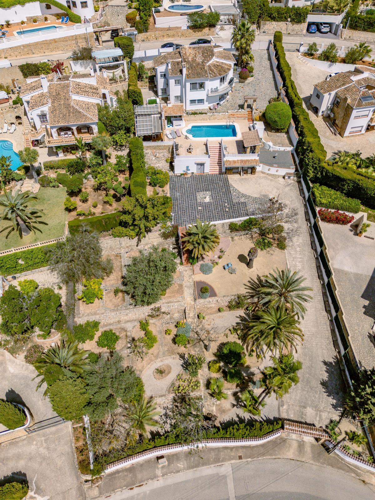 Renovated villa with panoramic views and additional buildable plot for sale in El Rafalet, Jávea.