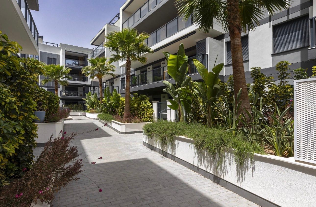 Exclusive 3-bedroom apartment with a huge private solarium and sea views in Javea.