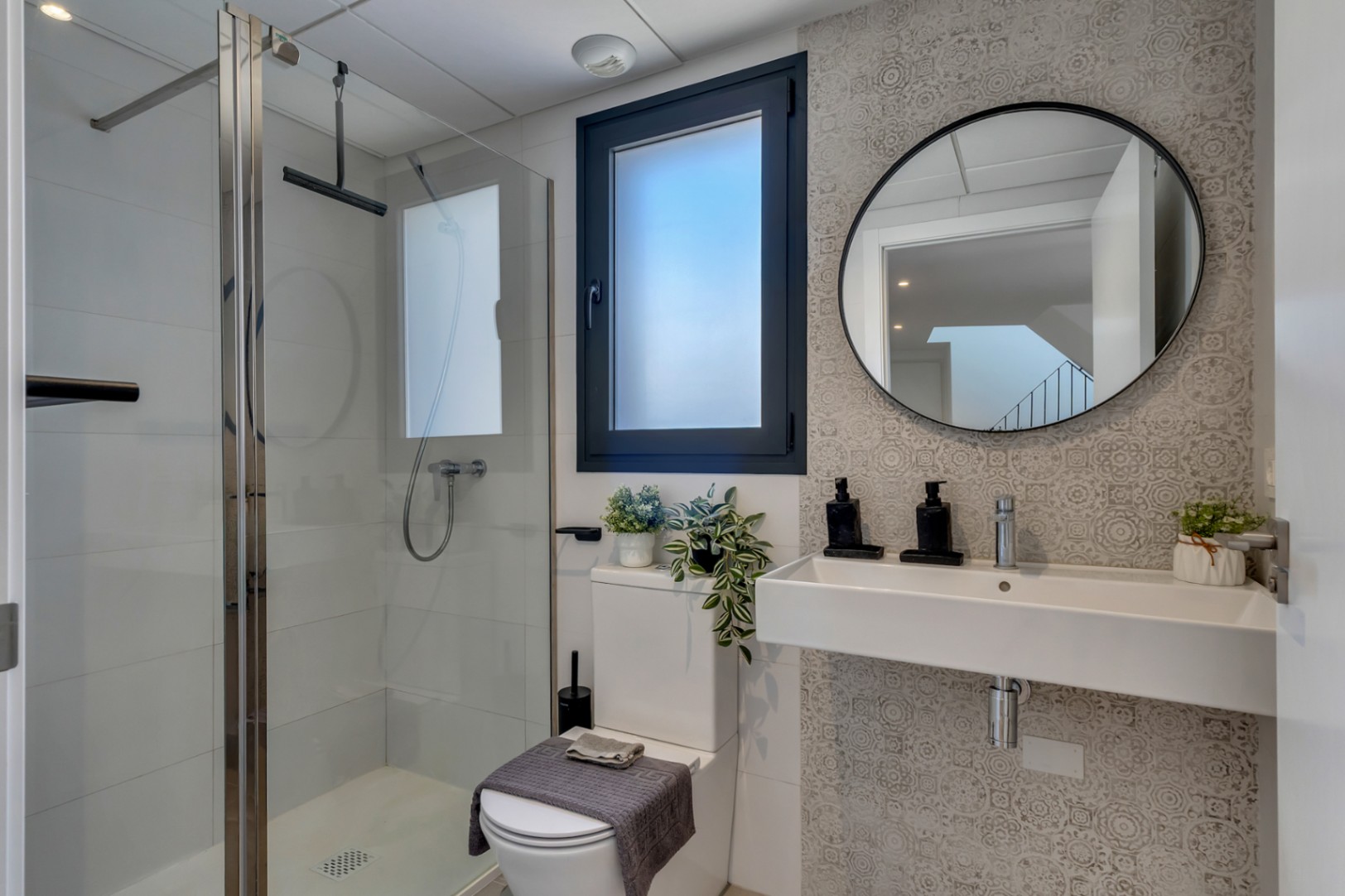 Exclusive 3-bedroom apartment with a huge private solarium and sea views in Javea.