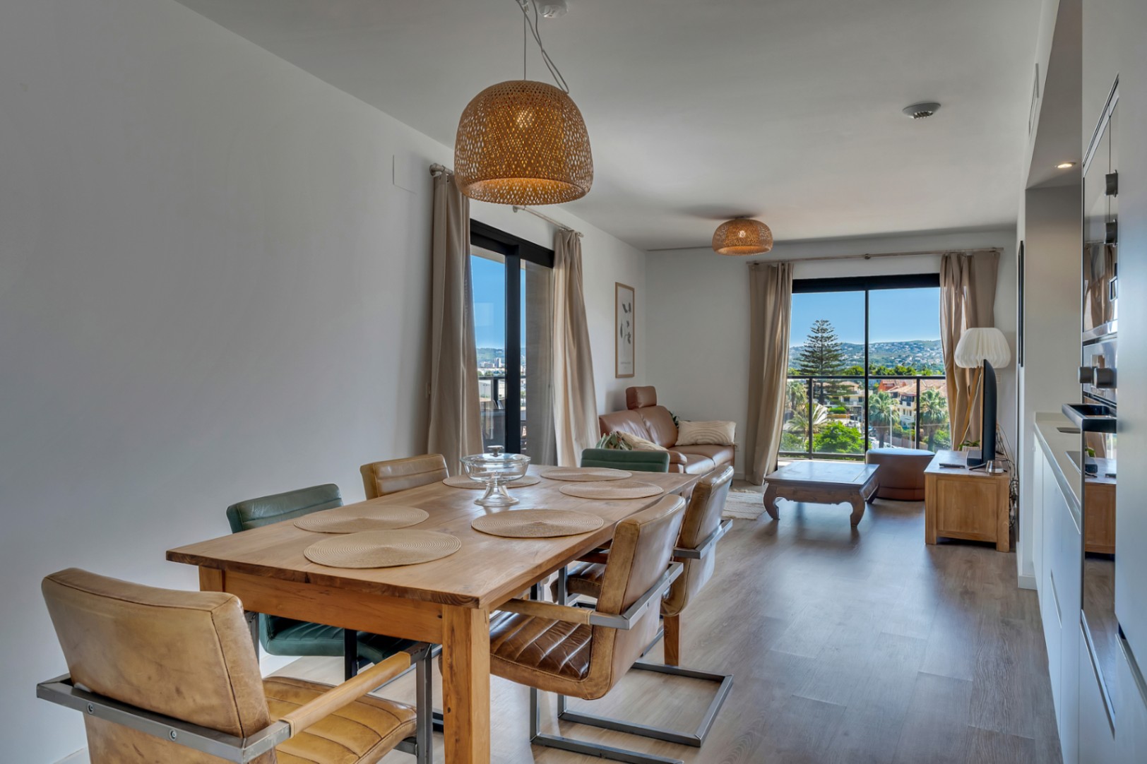 Exclusive 3-bedroom apartment with a huge private solarium and sea views in Javea.