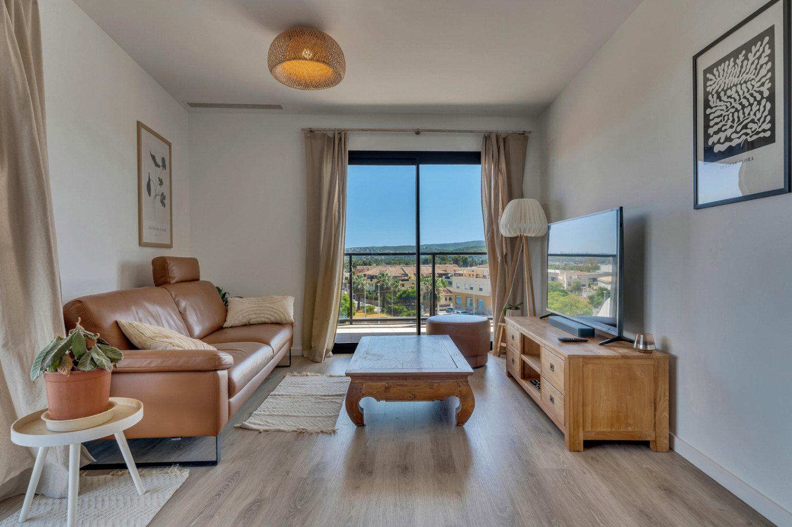 Exclusive 3-bedroom apartment with a huge private solarium and sea views in Javea.
