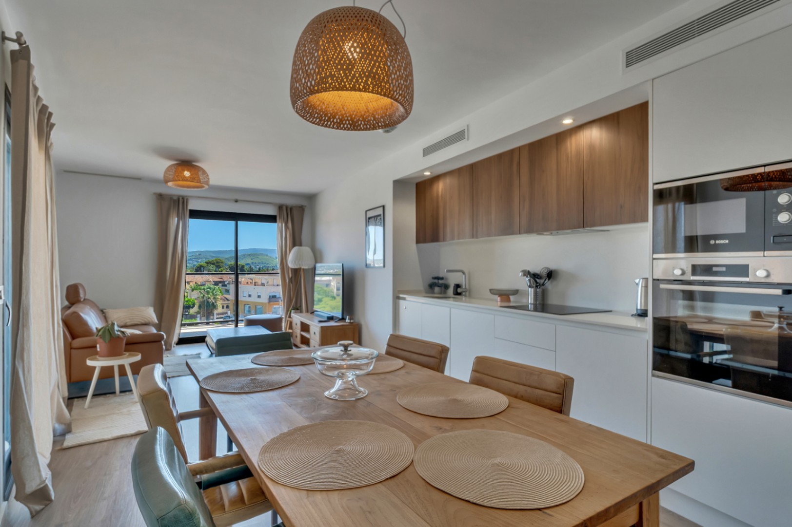 Exclusive 3-bedroom apartment with a huge private solarium and sea views in Javea.