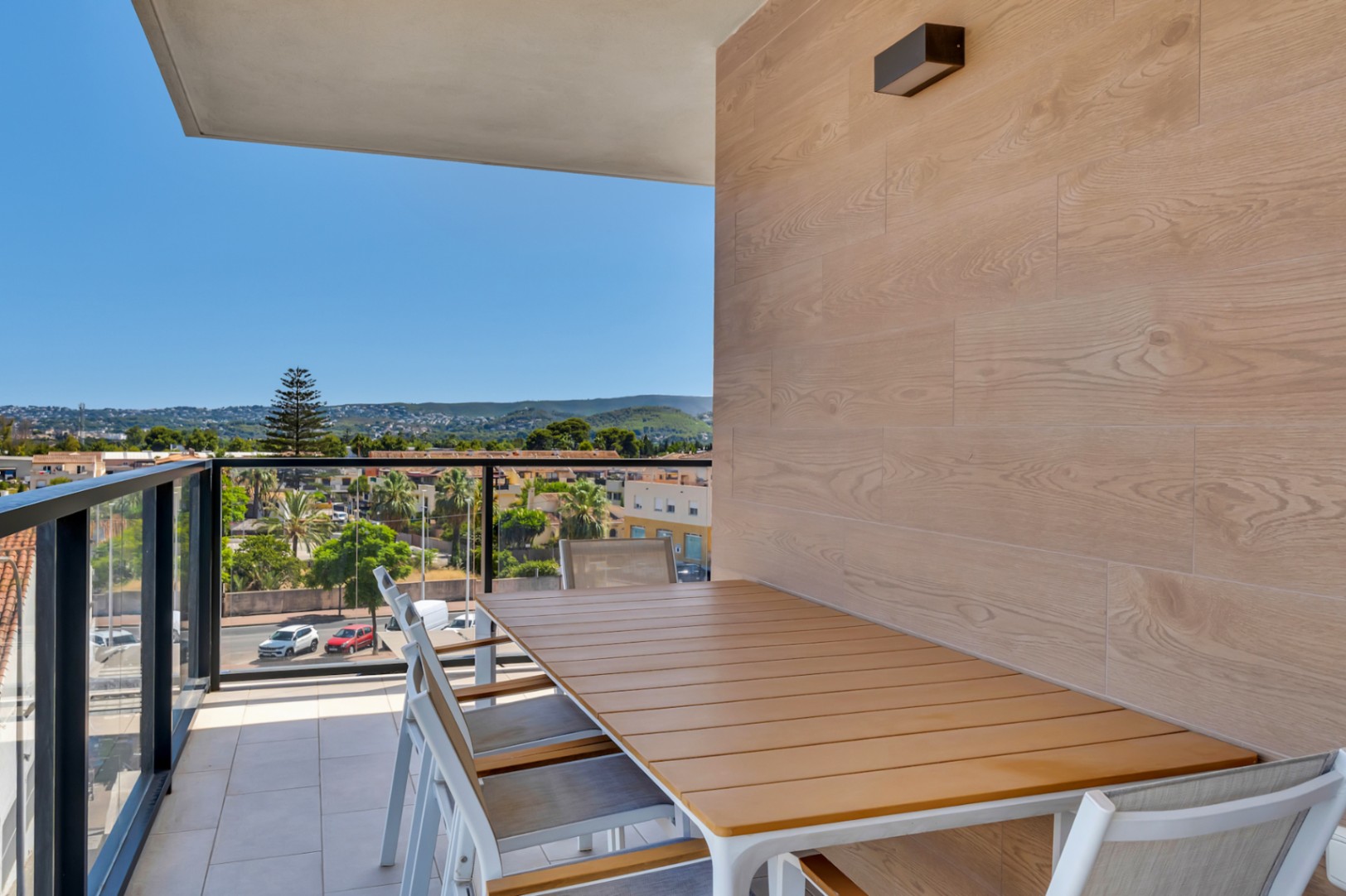 Exclusive 3-bedroom apartment with a huge private solarium and sea views in Javea.