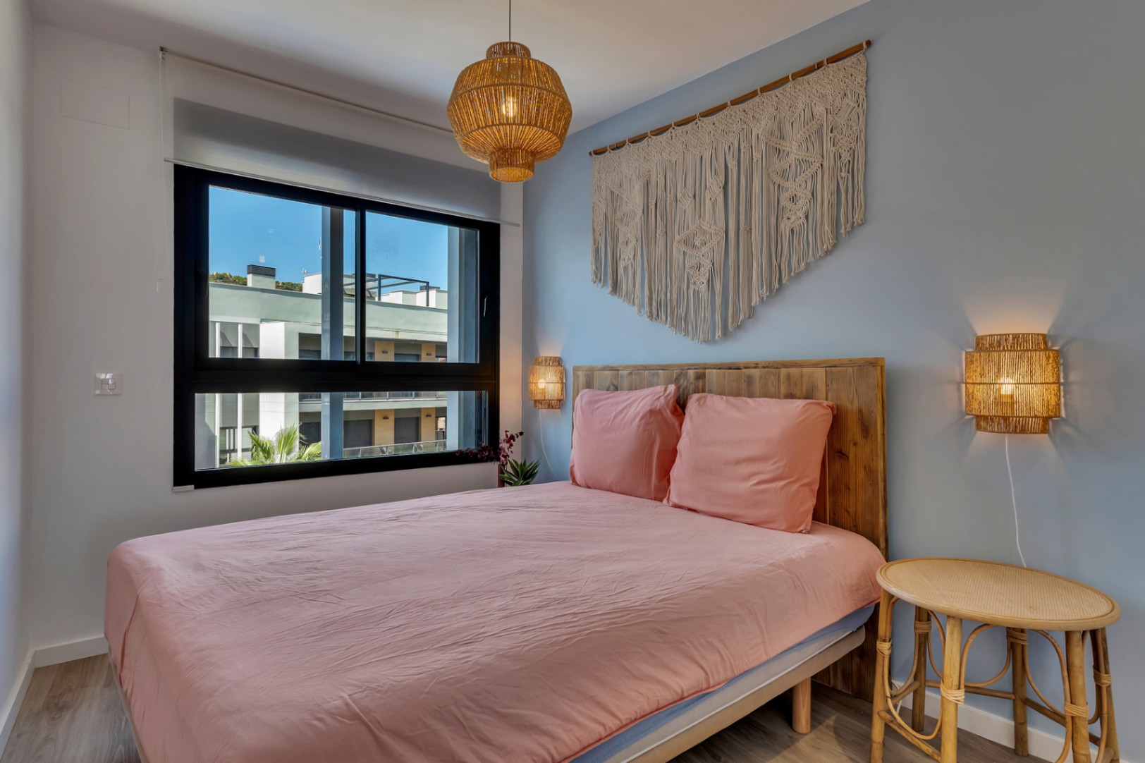 Exclusive 3-bedroom apartment with a huge private solarium and sea views in Javea.