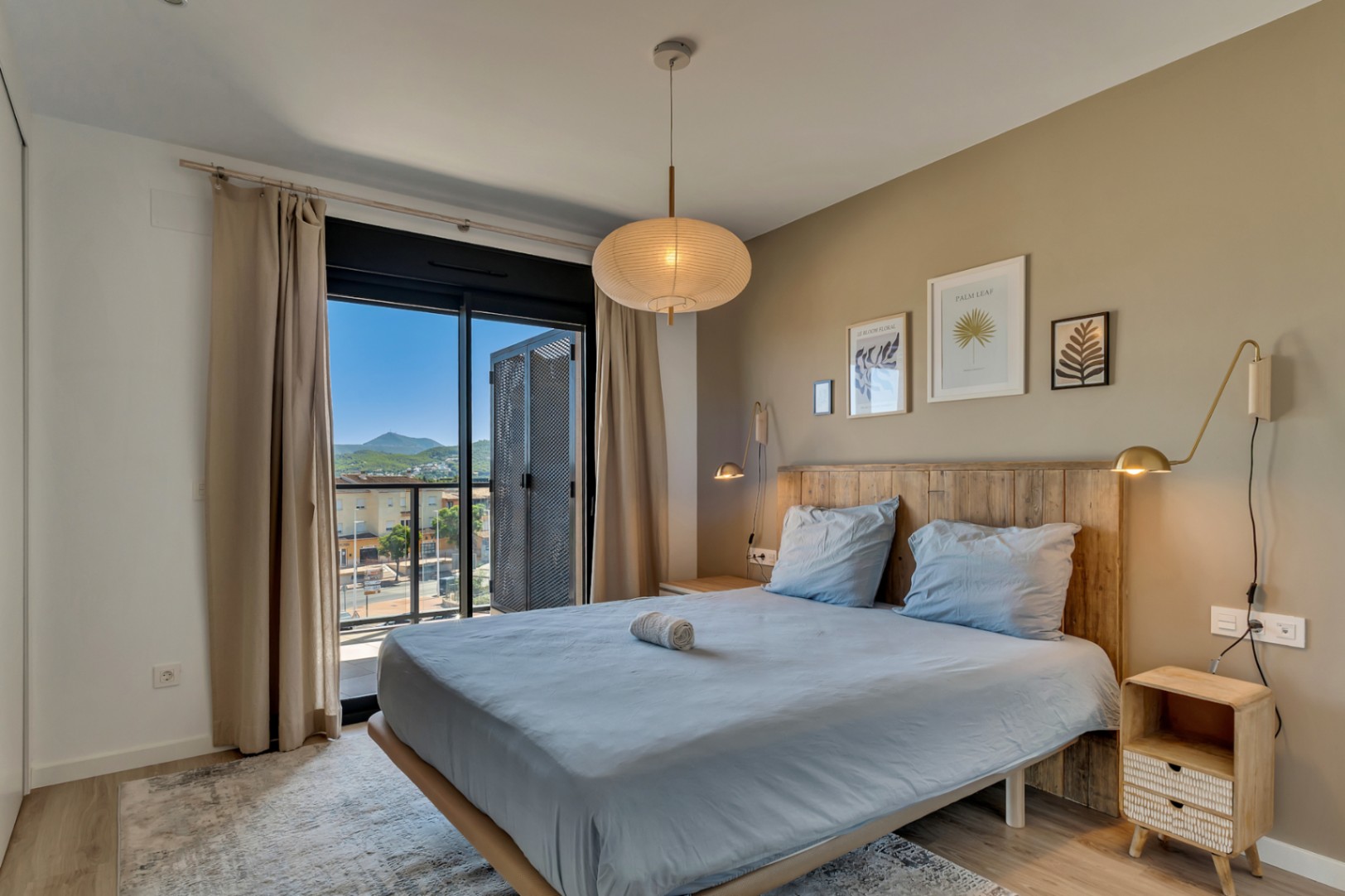 Exclusive 3-bedroom apartment with a huge private solarium and sea views in Javea.
