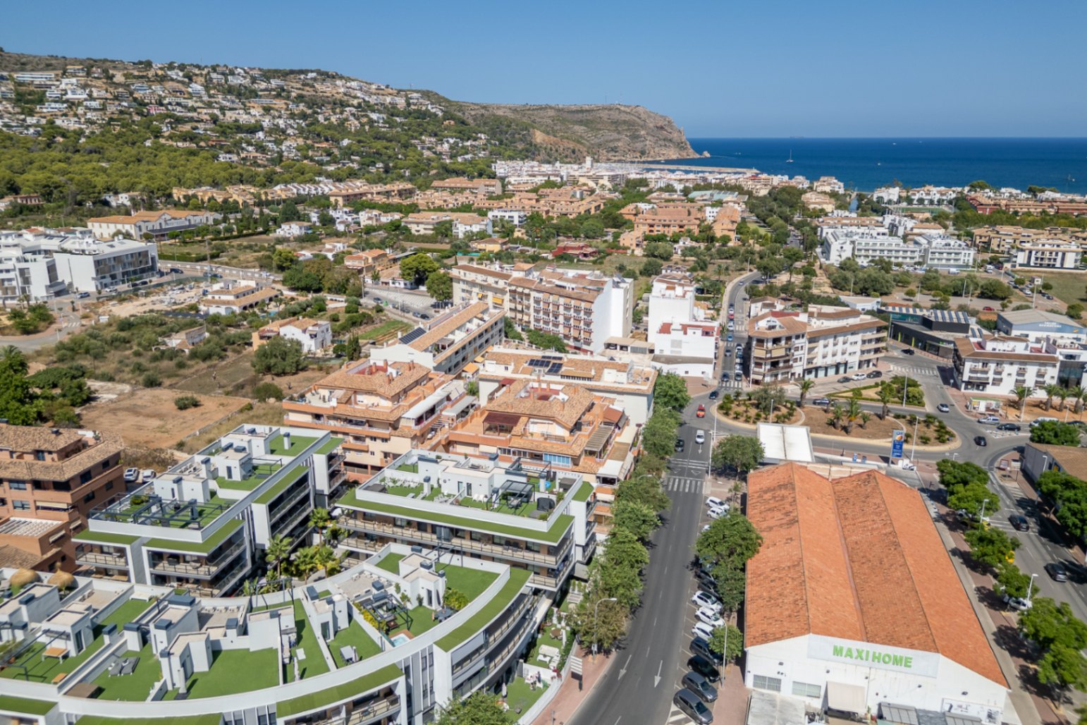 Exclusive 3-bedroom apartment with a huge private solarium and sea views in Javea.